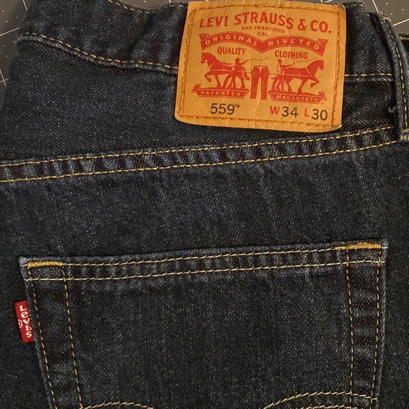 Men’s like new Levi’s - Picture 2 of 6